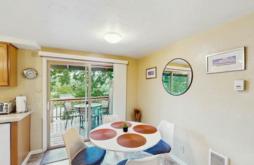 Friendly House | Jefferson Jolly