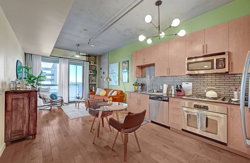 Downtown Las Vegas Condo | JUHL a modern downtown Vegas condo - balcony+pool+gym+rooftop