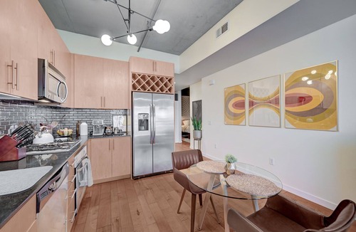 Downtown Las Vegas Condo | JUHL a modern downtown Vegas condo - balcony+pool+gym+rooftop