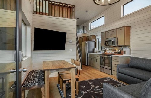 Flagstaff Cabin | Juniper Cabin - Park Model Sleeps up to 8