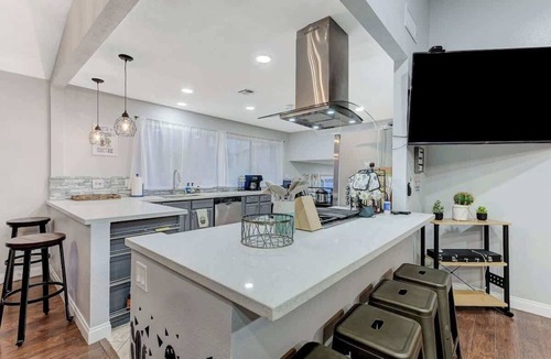 Chinatown House | Kasa Kactus - 3 miles from strip