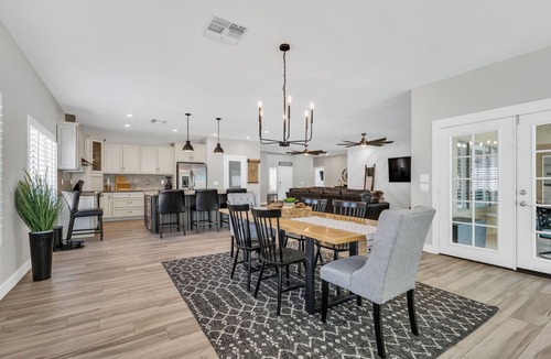 Palm Valley House | KING Bed ~ Palm Valley Golf Course ~ Heated Pool ~ Hot Tub ~ Updated Home!