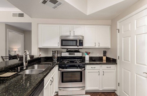 Maryvale Condo | King, Queen & 2 Twins-Cardinals/Dodgers/Whites Sox Close w/Fitness, Heated Pool!
