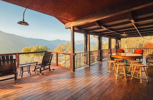 Three Rivers House | Kozy Oaks 4BR, Amazing Views, HotTub, EV Chrger, 6 Miles to Sequoia