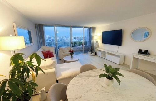 Ocean Park Apartment | LA Beachside, Santa Monica 1BR w/Pool Spa & Gym