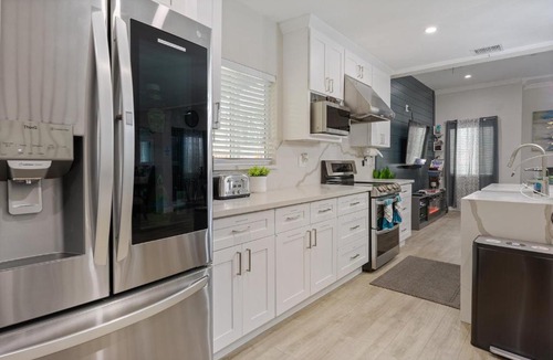 Eagle Rock Apartment | LA Home - Olympics, NBA Games, Universal Studios