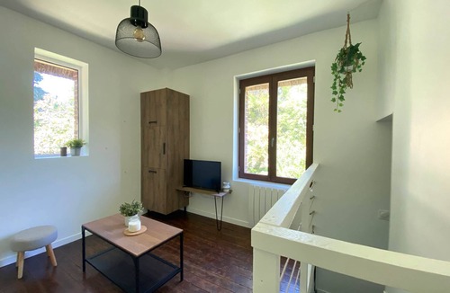 Sainte-Opportune-la-Mare Apartment | La Maison du Garde