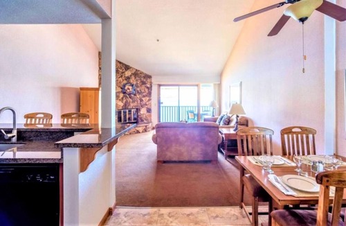 Big Bear Lake Resort | LAGONITA LODGE: Lakefront Resort Villa with FULL LAKE VIEW Guaranteed! & Kitchen