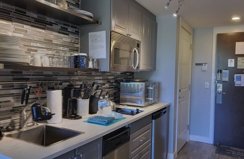 Lake Las Vegas Condo | Lake Las Vegas condo with balcony, lake and golf course view