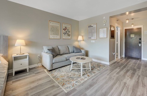 Lake Las Vegas Apartment | Lake Las Vegas. *NEW* Modern Studio + pool & lake!