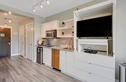 Lake Las Vegas Apartment | Lake Las Vegas. *NEW* Modern Studio + pool & lake!