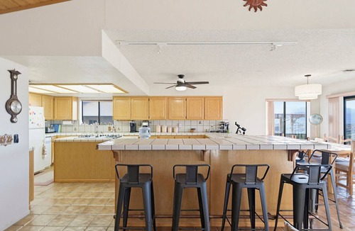 Golden Valley House | Lake Mohave Views | Pet-Friendly Desert Retreat