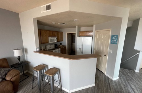 Greenehaven Condo | Lake Powell Lone Rock View Home, Twin King Master Stes, Close to Beach, Marinas,