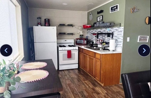 Wofford Heights House | Lake View 4BR | Sleeps 12 | Studio + Views