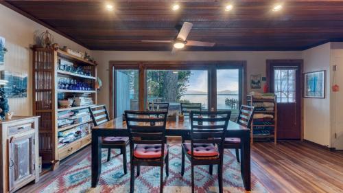 Homewood House | Lakefront Haven by AvantStay