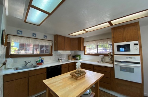 Lincoln Park Cabin | Lakefront Historic Tahoe Cabin | Private Beach + Views | Pet Friendly(ZC1298)