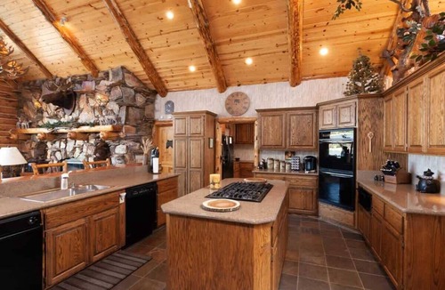 Boulder Bay House | Lakefront Luxury Private Dock, Spa & Game Room