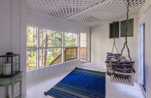 Lake Arrowhead House | Lake’s Edge Lodge | FIFA Ready!