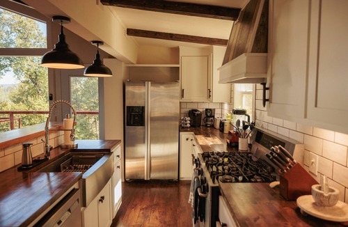 Colfax Ski Chalet | Lakeview lodge with hot tub near Rollins Lake