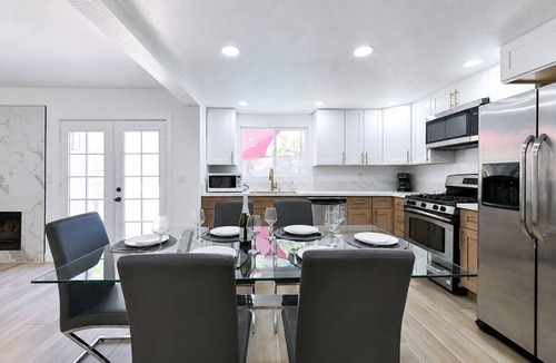 Las Vegas House | Lamore Privet Boutique with 8 independent bedroom Hotel Style All for your group