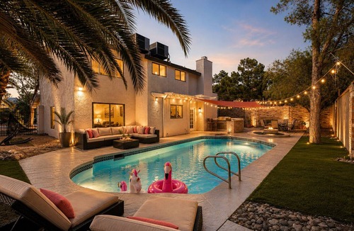 Las Vegas House | Lamore Privet Boutique with 8 independent bedroom Hotel Style All for your group