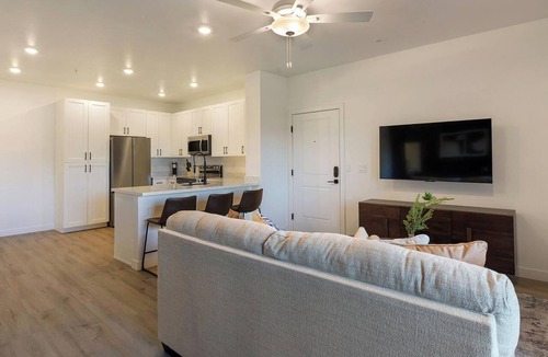 Las Vegas Apartment | Landing | Amazing 1BD, Clubhouse, Gym