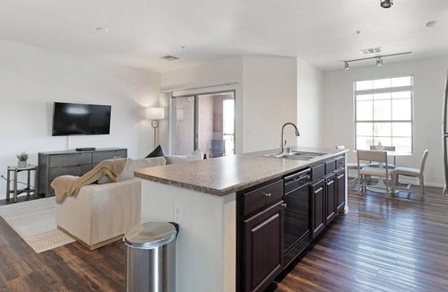 Sunrise Manor Apartment | Landing | Chic 2BD, Gym