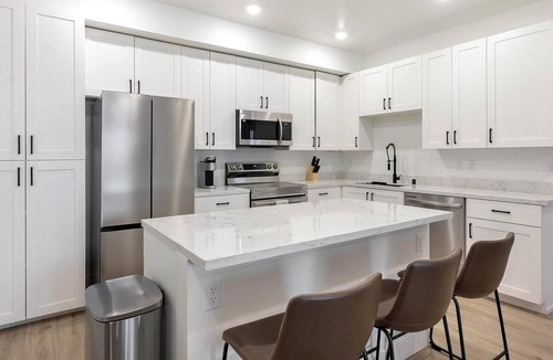 Las Vegas Apartment | Landing | Chic 2BD, Clubhouse, Gym