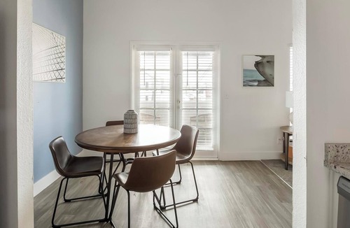 Paradise Apartment | Landing | Chic 2BD, Courtyard