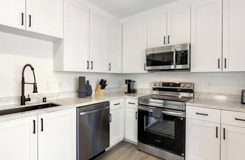 Las Vegas Apartment | Landing | Incredible Studio, Gym, Clubhouse
