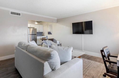 Rancho Oakey Apartment | Landing | Modern 1BD, Gym