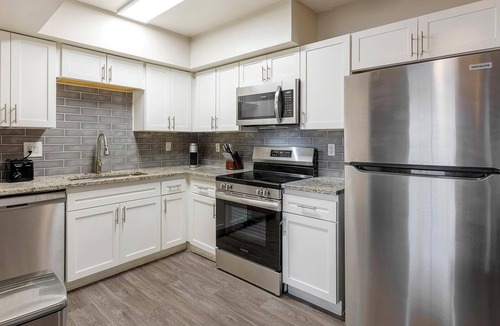Rancho Oakey Apartment | Landing | Modern 1BD, Gym