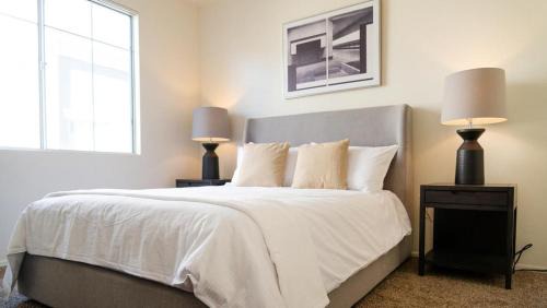 Tucson Apartment | Landing - Modern Apartment with Amazing Amenities (ID7401X51)