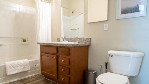 Tucson Apartment | Landing - Modern Apartment with Amazing Amenities (ID7311X76)