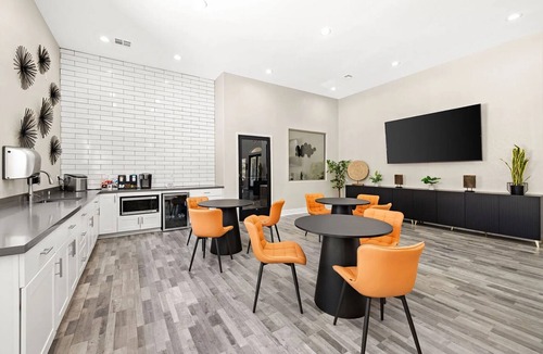 Whitney Apartment | Landing | Spectacular 1BD, Gym, Clubhouse
