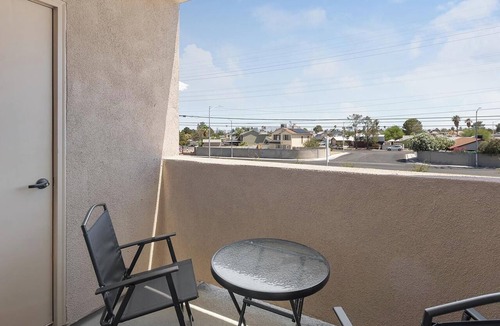 Las Vegas Apartment | Landing | Stunning 1BD, Gym, Clubhouse