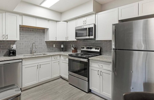 Rancho Oakey Apartment | Landing | Stunning 1BD, Gym