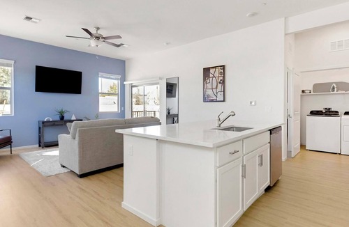 Casas Adobes Apartment | Landing | Stylish 1BD, Pool