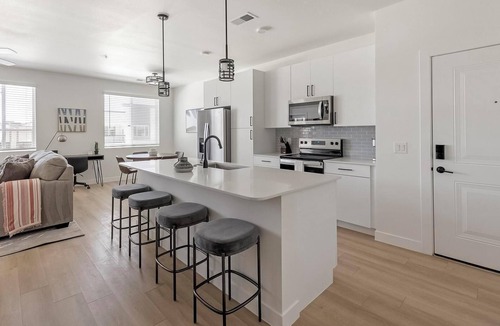 Casa Grande Apartment | Landing | Stylish 1BD, Clubhouse, Pool