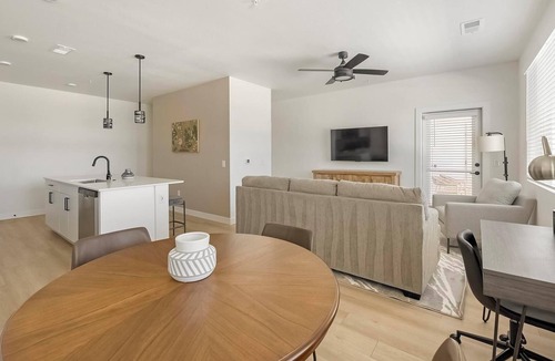 Casa Grande Apartment | Landing | Stylish 1BD, Clubhouse, Pool