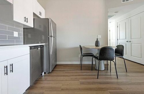 Townsite Apartment | Landing | Stylish 2BD, Rooftop Lounge, Pool