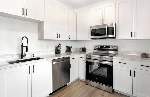 Las Vegas Apartment | Landing | Stylish Studio, Pool, Clubhouse