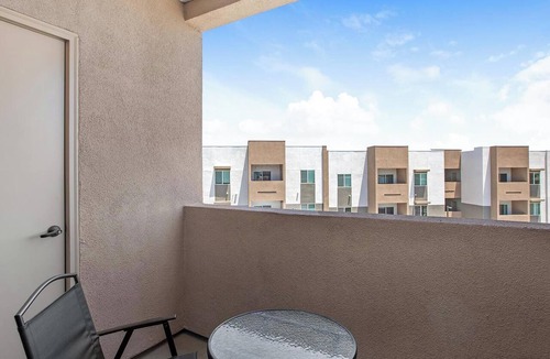 Las Vegas Apartment | Landing | Stylish Studio, Pool, Clubhouse