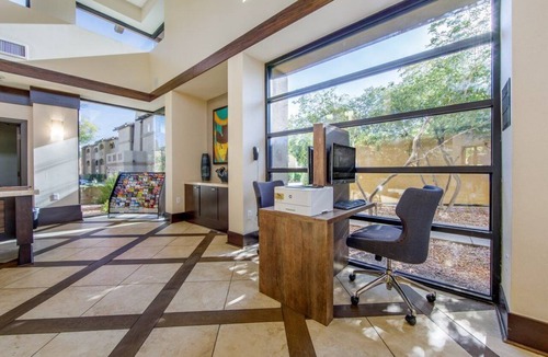 North Scottsdale Villa | Large 2BR Scottsdale Villa w/Kitchen & Balcony