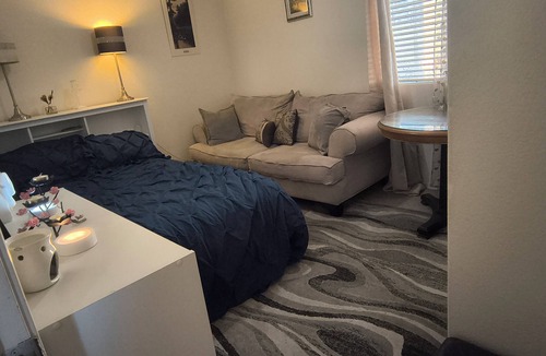 Paradise Bed & Breakfast | Large 3 bdr Classy European style in tranquil Vegas,close toSouth Strip &airport