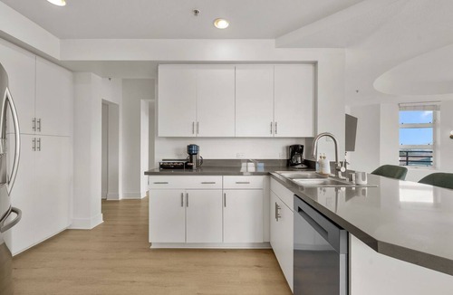 Pico Bed & Breakfast | Large 3BR Santa Monica Gem Central & 10 Min from the Ocean