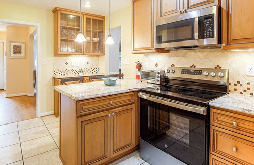 White Oak House | Large Deck & Yard w/a View! Family Home Near DC