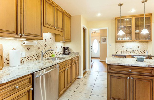 White Oak House | Large Deck & Yard w/a View! Family Home Near DC