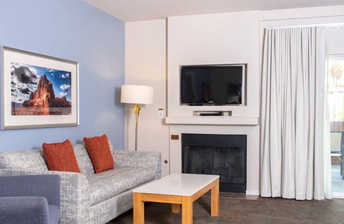 Enterprise Resort | Las Vegas 1BR Retreat – Full Kitchen & Relaxing Pools