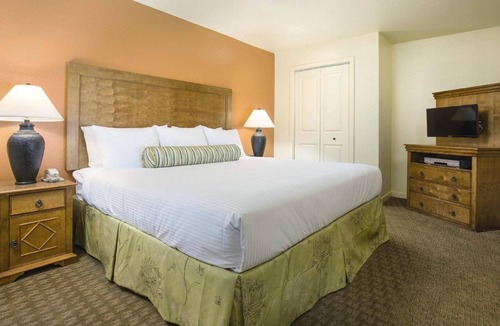 Las Vegas Resort | Las Vegas | Group Vegas Retreat | Pool + Strip | 2BR